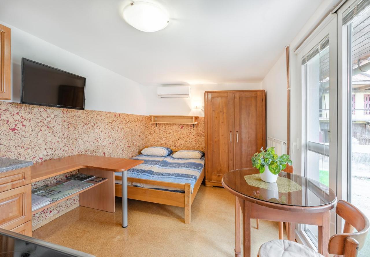Fortun Estate - Apartmaji Ob Reki Kolpi Метліка Екстер'єр фото