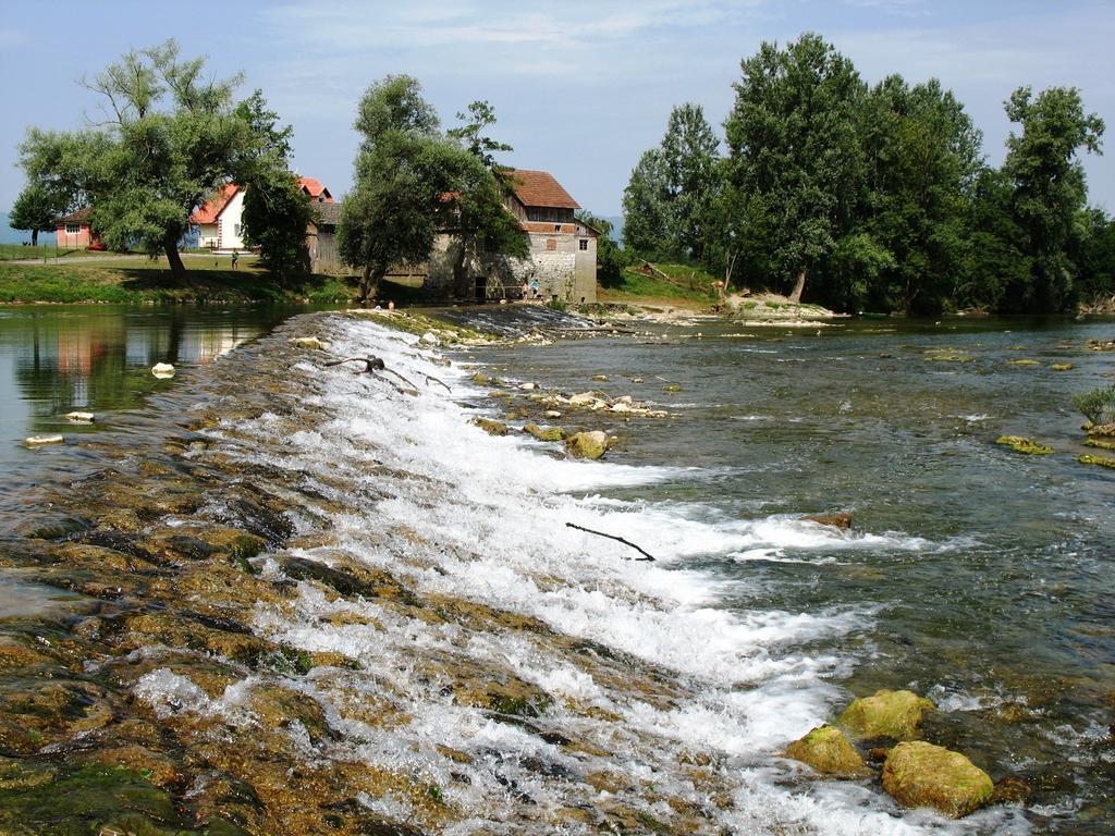 Fortun Estate - Apartmaji Ob Reki Kolpi Метліка Номер фото