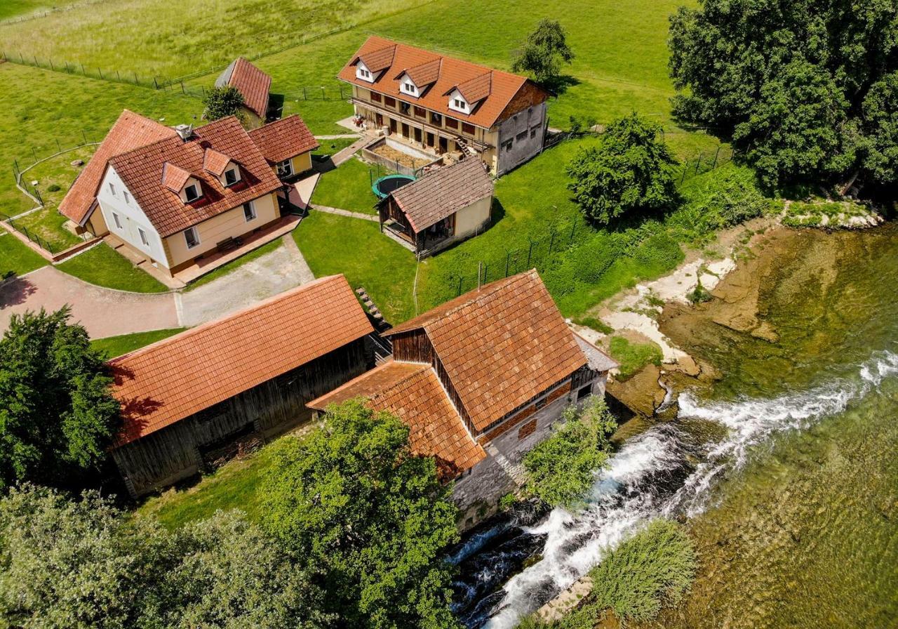 Fortun Estate - Apartmaji Ob Reki Kolpi Метліка Екстер'єр фото